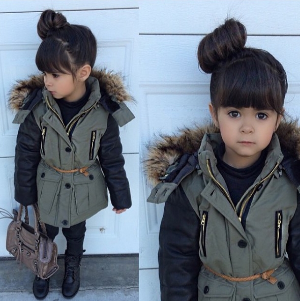 
Mẫu nhí Genesis 4 tuổi xinh như búp bê nổi tiếng trên Instagram với gu thời trang năng động cực kì đáng yêu.