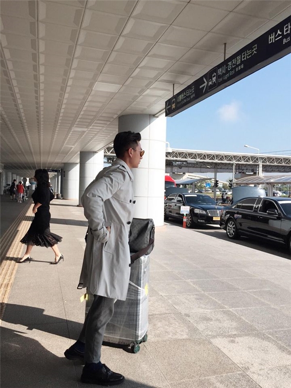 Isaac có mặt tại sân bay Hàn Quốc vào chiều nay 6/10.