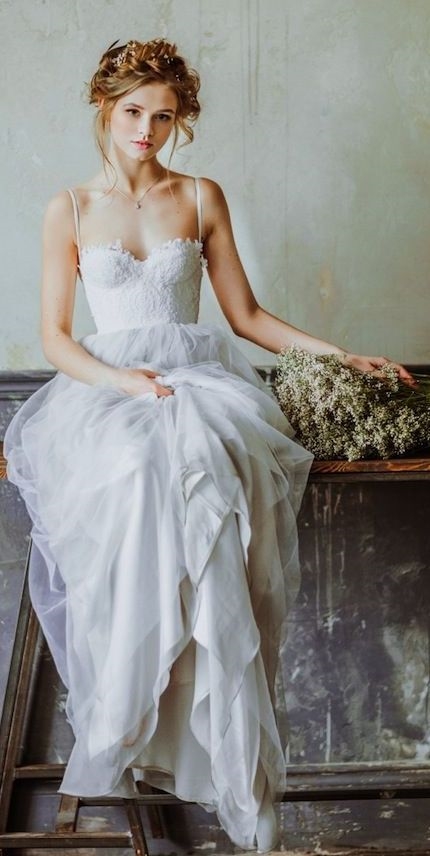 
Thiết kế áo corset được ứng dụng trong áo cưới tạo cho cô dâu diện mạo "thần tiên thoát tục".