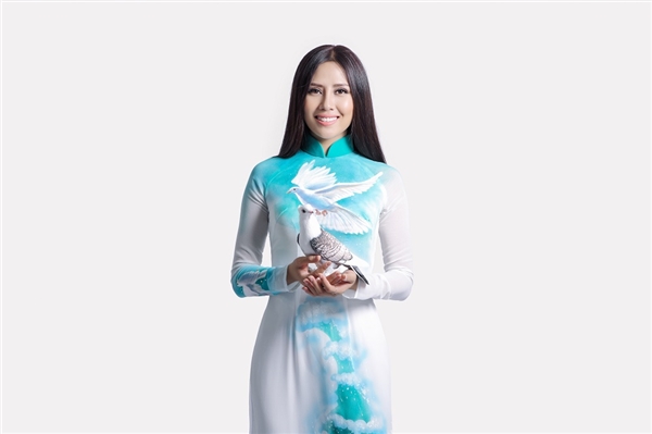 Nguyễn Thị Loan tràn đầy năng lượng tại Hoa hậu Hòa bình Quốc tế