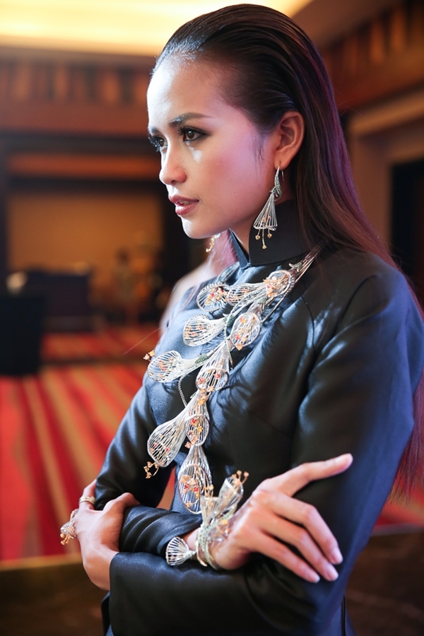 Quán quân Ngọc Châu mở màn Tuần lễ thời trang Quốc tế tại Hà Nội