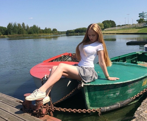 
Trên trang Instagram, Oksana thường xuyên đăng tải nhiều hình ảnh mặc bikini hết sức nóng bỏng, quyến rũ.