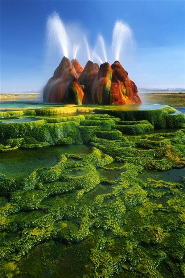
Mạch nước phun Fly Geyser, Nevada, Mỹ từng được mệnh danh "Sao Hỏa trên Trái Đất" hay "chốn thần tiên giữa sa mạc Nevada".