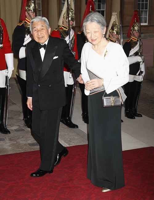 
Hoàng hậu Michiko xuất hiện vô cùng xứng đôi với Thiên hoàng Nhật Bản.