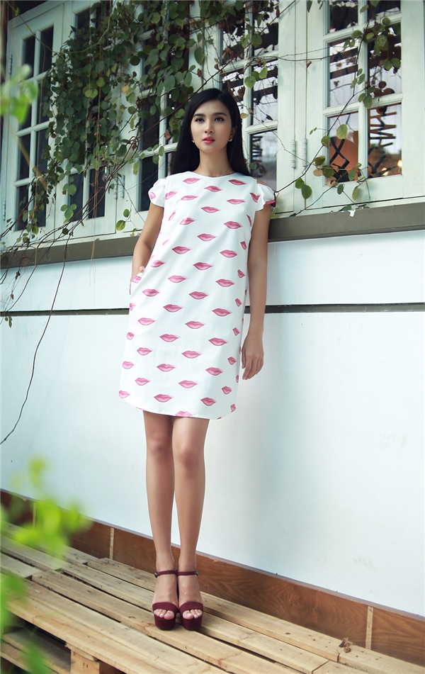 Lãng mạn váy áo chiều thu cùng diễn viên Kim Tuyến