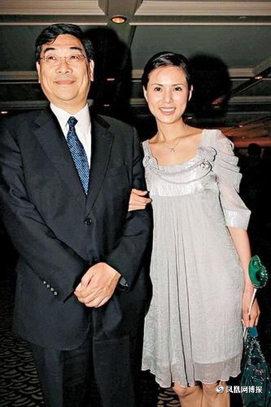 
Khi Quách Ứng Tuyền bắt đầu lấy lại thăng bằng trong sự nghiệp vào năm 2008, thay vì cho cô danh phận chính thức, Quách Ứng Tuyền lại kiên quyết đòi chia tay.
