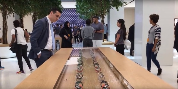 Cùng khám phá Apple Store siêu lớn, siêu sang ở Dubai