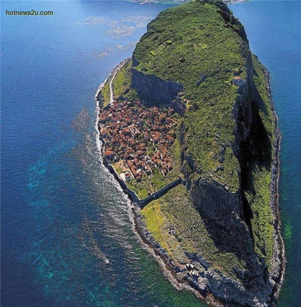
Hòn đảo Monemvasia ở Hy Lạp.