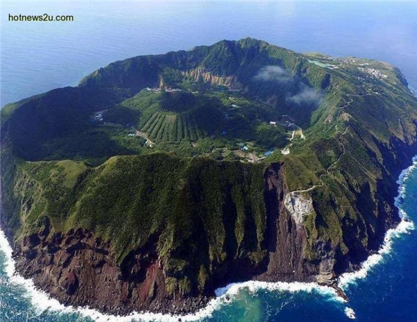 
Đảo Aogoshima vốn là một miệng núi lửa lớn.