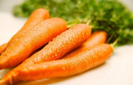  Giàu vitamin A, cà rốt có lợi trong quá trình tổng hợp protein trong cơ thể.