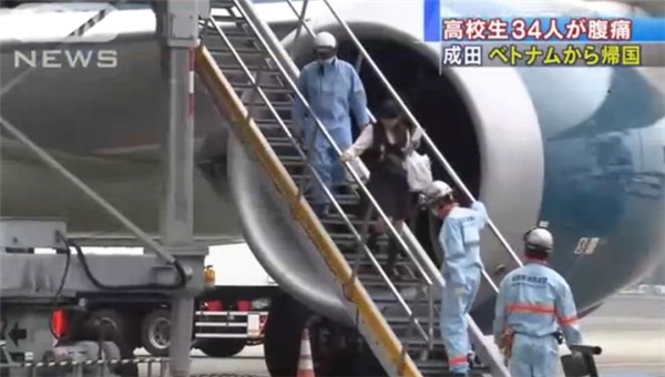34 học sinh Nhật ngộ độc thực phẩm trên chuyến bay từ TP.HCM về nước