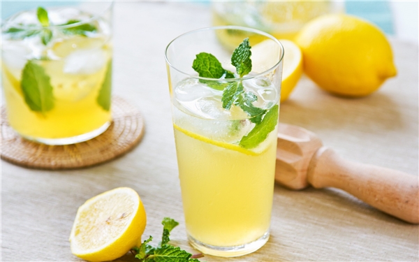 
Chanh chứa vitamine C, axit citric tốt cho cơ thể.