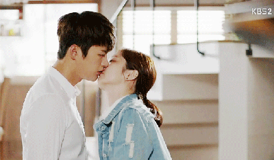 
Seo In Guk và Jang Nara từng có màn chạm môi nhẹ nhàng nhưng vô cùng đáng yêu trong I Remember You.