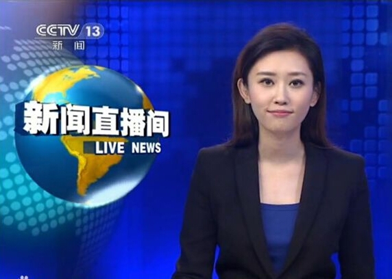 
Cô dẫn chương trình thời sự trực tiếp Live News phát sóng lúc 3 giờ sáng.