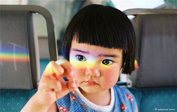 Tan chảy vẻ đẹp trong veo của cô bé trong sách ảnh nổi tiếng nước Nhật