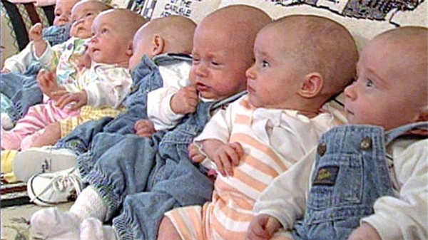 Những đứa trẻ trong ca sinh 7 đầu tiên trên thế giới giờ ra sao?