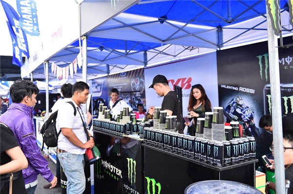 
Đơn vị đồng hành cùng giải đua Yamaha GP 2016 - Nước tăng lực Monster là lựa chọn yêu thích của các bạn nam.