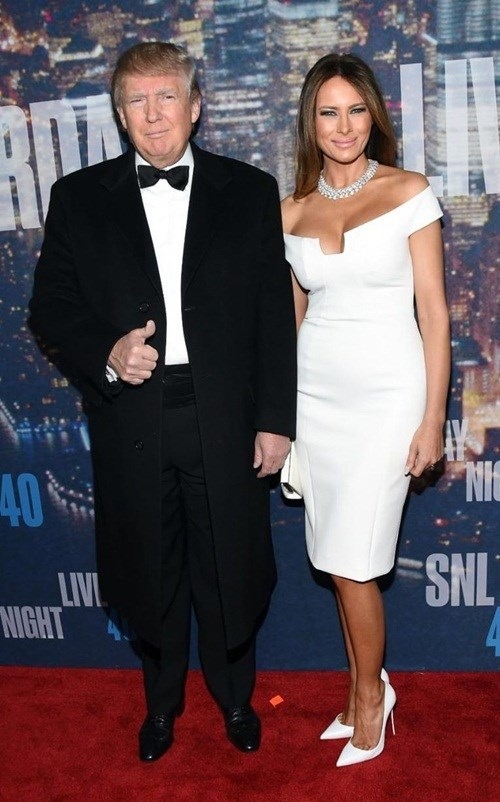 Melania Trump dùng thời trang để “đổi phiếu” cho chồng?