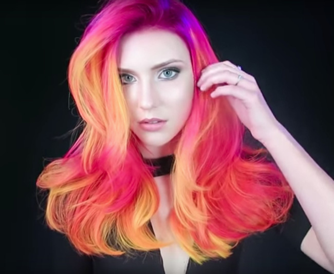 
Vừa mới ra mắt, nhuộm neon đã thuộc top những màu tóc nhuộm hot nhất 2016.