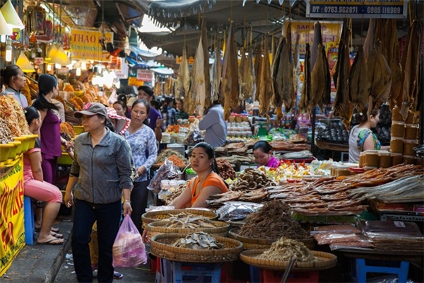 
Chợ Châu Đốc nổi danh bởi đặc sản cá khô và các loại mắm. (Ảnh: Internet)