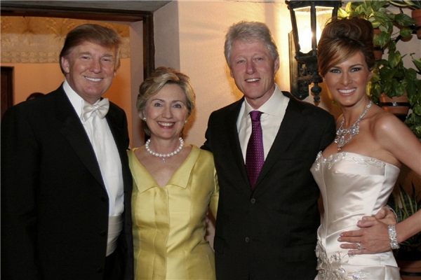 
Bữa tiệc cưới của Trump và Melania Knauss có khoảng 350 khách mời trong đó có cả vợ chồng Hillary Clinton.