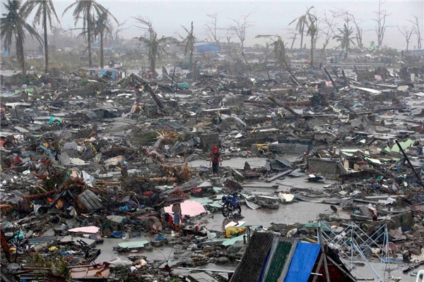 
Philippines đã bị tàn phá hoàn toàn sau siêu bão Haiyan.