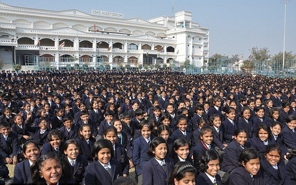 
Có đến 52.000 học sinh đang theo học tại ngôi trường này.