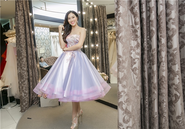 Diệu Ngọc háo hức thử trang phục dạ hội dự thi Miss World 2016