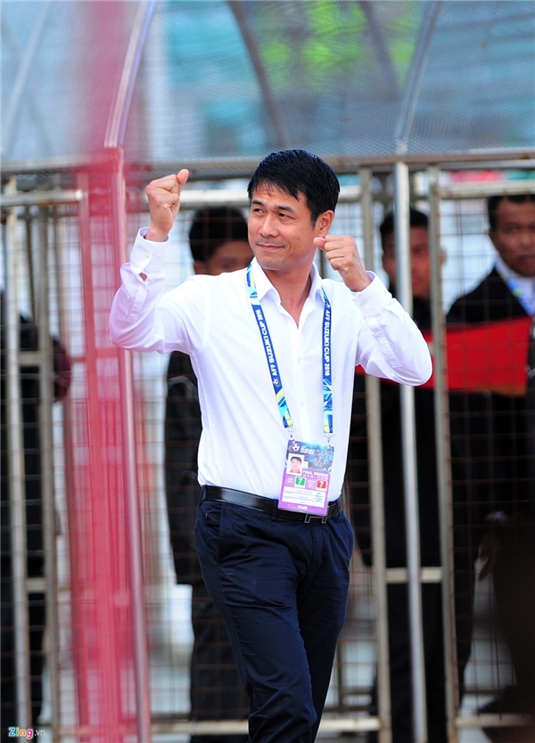 
HLV Hữu Thắng đánh giá đây là một trận thắng khá may mắn của tuyển Việt Nam. (Ảnh: Zing)