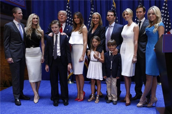 
Đội hình gia đình nhà Trump sở hữu chiều cao đáng ngưỡng mộ.