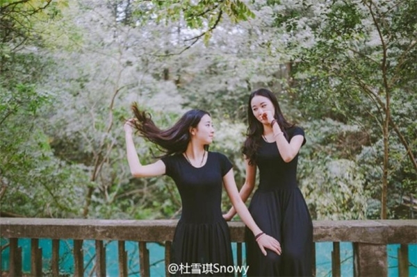 Không chỉ sở hữu vẻ ngoài xinh đẹp cùng năng khiếu thể dục, cặp song sinh người Trung Quốc còn khiến cộng đồng mạng nể phục bởi thành tích học tập xuất sắc.