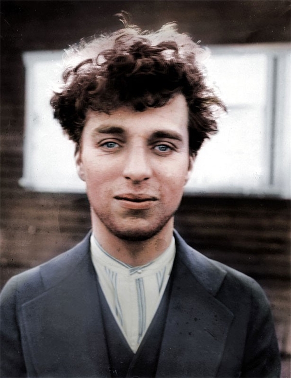 
Charlie Chaplin lúc 27 tuổi, năm 1916.