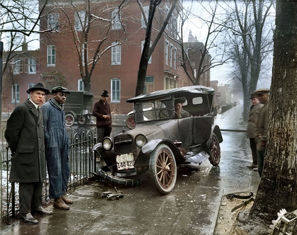 
Một vụ tai nạn xe hơi ở Thủ đô Washington, 1921.