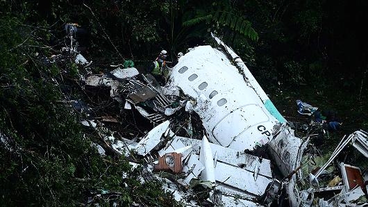 
Mảnh vỡ của máy bay gặp nạn. (Ảnh: Twitter/Andres Felipe Arcos)