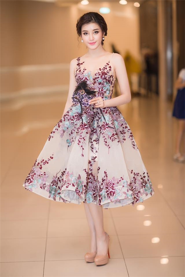 Những chiếc váy dễ gây “hoa mắt, chóng mặt” của mỹ nhân Việt