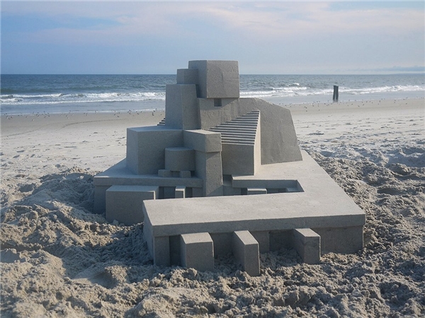 
Chỉ xây dựng bằng cát như lâu đài này sắc nét như được làm từ bê tông. 