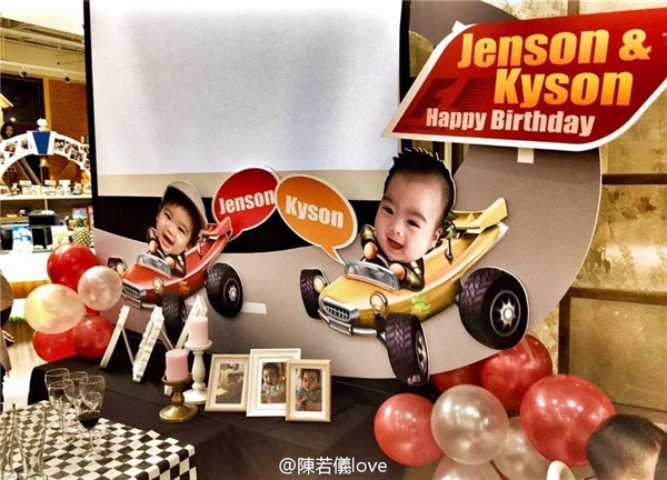 
Vào hôm qua 5/12, Jenson và Kyson vừa tròn một tuổi.