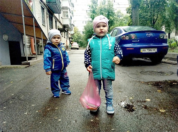 Hình ảnh đáng yêu của Daniil cùng chị gái Anna.
