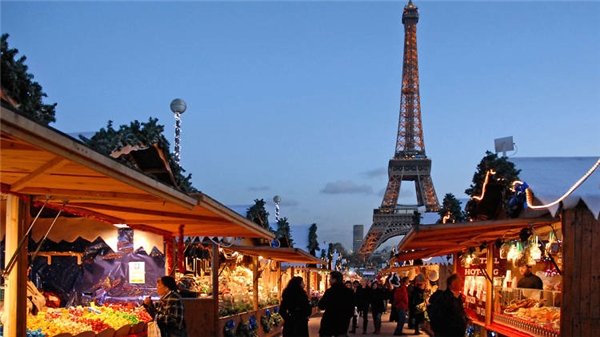 
Paris với một Giáng sinh cổ kính đậm chất châu Âu. 