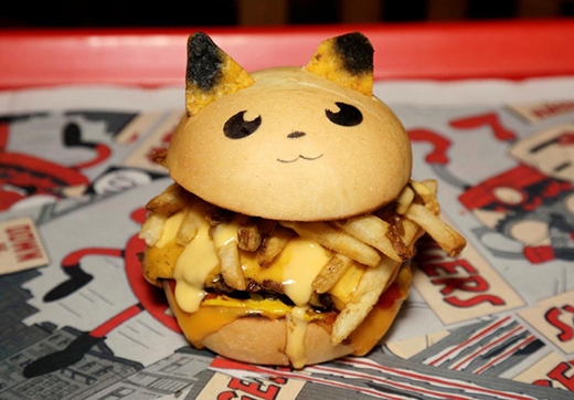 
Lấy cảm hứng từ trò chơi Pokemon G, một cửa hàng thức ăn nhanh tên Down N'Out Burger tại Sydney, Úc đã sáng tạo ra chiếc "Pokeburg" mang tên Peakachu này. 