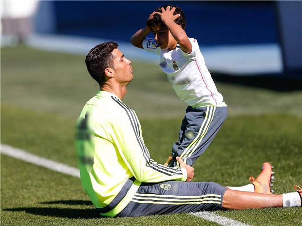 Cuộc sống đáng ghen tị của con trai CR7: Cristiano Ronaldo Junior