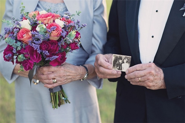 Cặp đôi này đã chờ đến 70 năm để có thể chụp một bộ ảnh cưới 