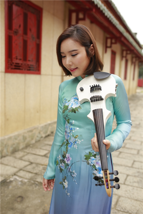 Non nước Việt Nam đẹp mê hồn qua tiếng đàn của nghệ sĩ violin J.Mi
