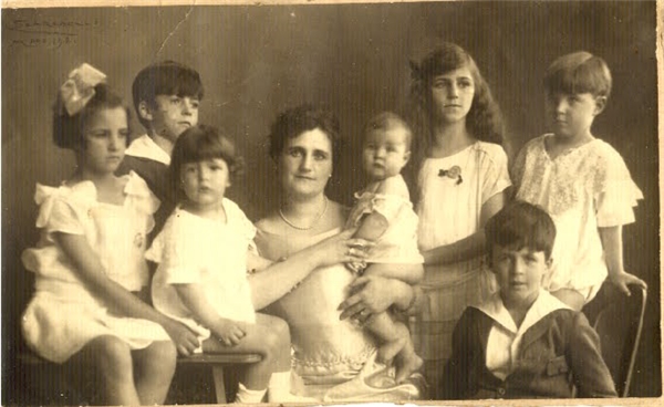 
Bà Vassilyev và các con.