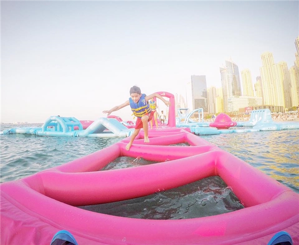 Choáng ngợp với công viên nổi trên biển rộng gần 3.000 m2 tại Dubai