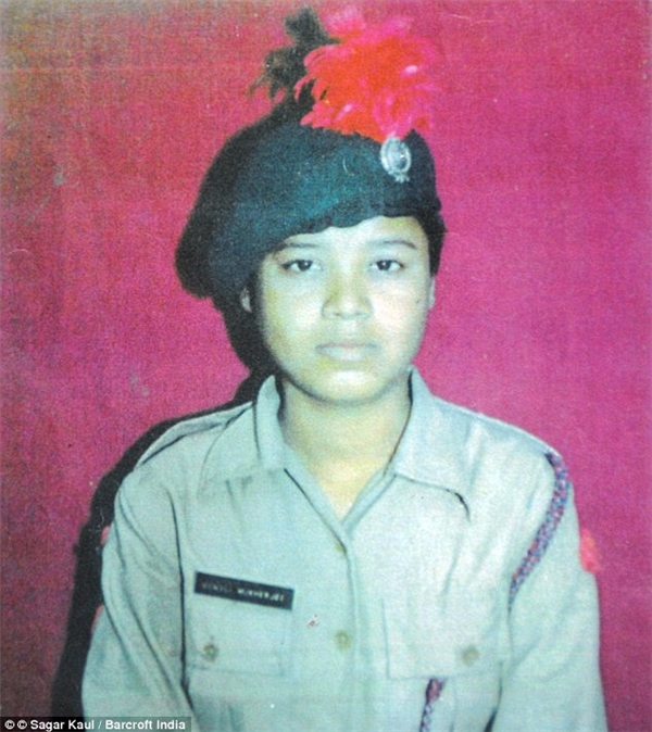 
Sonali vốn đang là học viên trường sĩ quan, nhưng vụ tấn công đã khiến cô phải bỏ dở con đường học vấn.