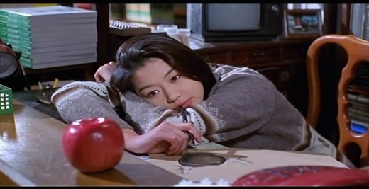 
Không chỉ trong Happy Together, Jeon Ji Hyun còn gây biết bao thương nhớ với vai diễn Kim Jeong Min nhờ vẻ đẹp đầy ngọt ngào, nữ tính trong phim White Valentine - dự án phim điện ảnh năm 1999. 