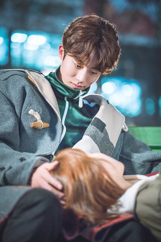 Joo Hyuk : Kình ngư ấm áp trên phim, ngoài đời là Hoàng tử băng giá