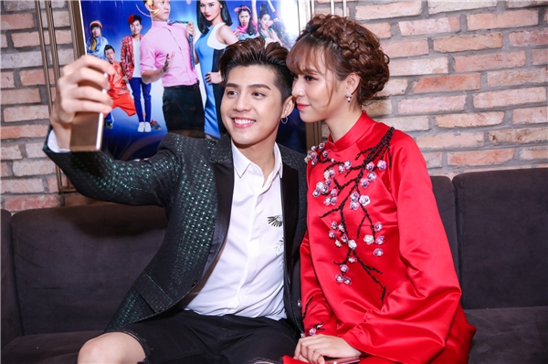 
Noo Phước Thịnh selfie cùng Phí Phương Anh - Tin sao Viet - Tin tuc sao Viet - Scandal sao Viet - Tin tuc cua Sao - Tin cua Sao