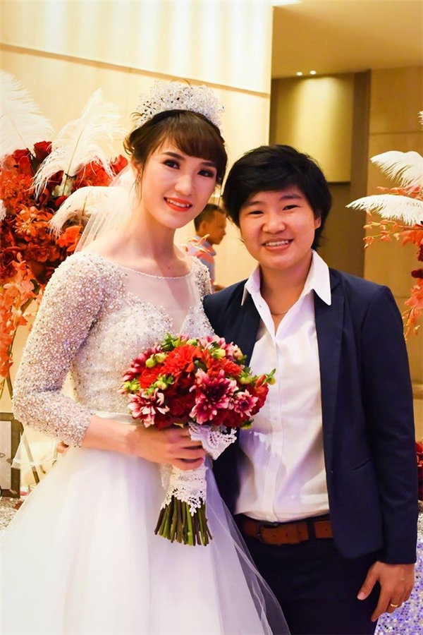 Vũ Thị Trang vô cùng lộng lẫy trong bộ soiree làm lễ cưới tại TP.HCM. (Ảnh: FBNV)